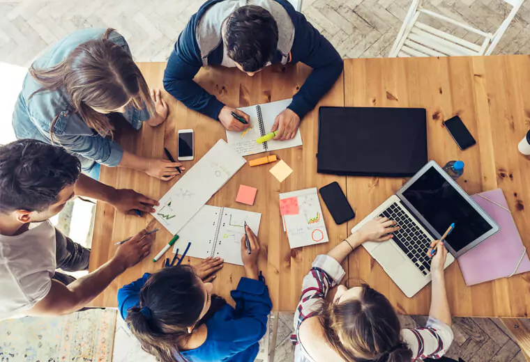 5 team members are working for digital marketing services